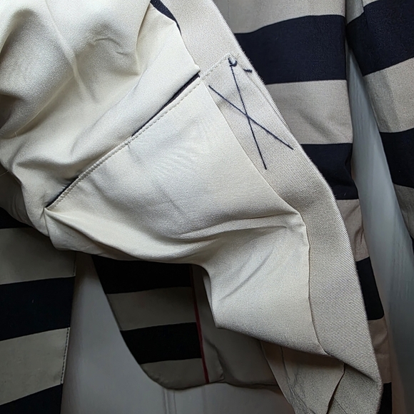 Banana Republic Factory Padded Striped Blazer - size 6 - Picture 6 of 10
